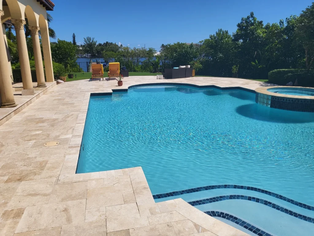 Swimming pool with high-quality surrounding pavers